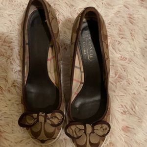 Coach bow wedges size 8